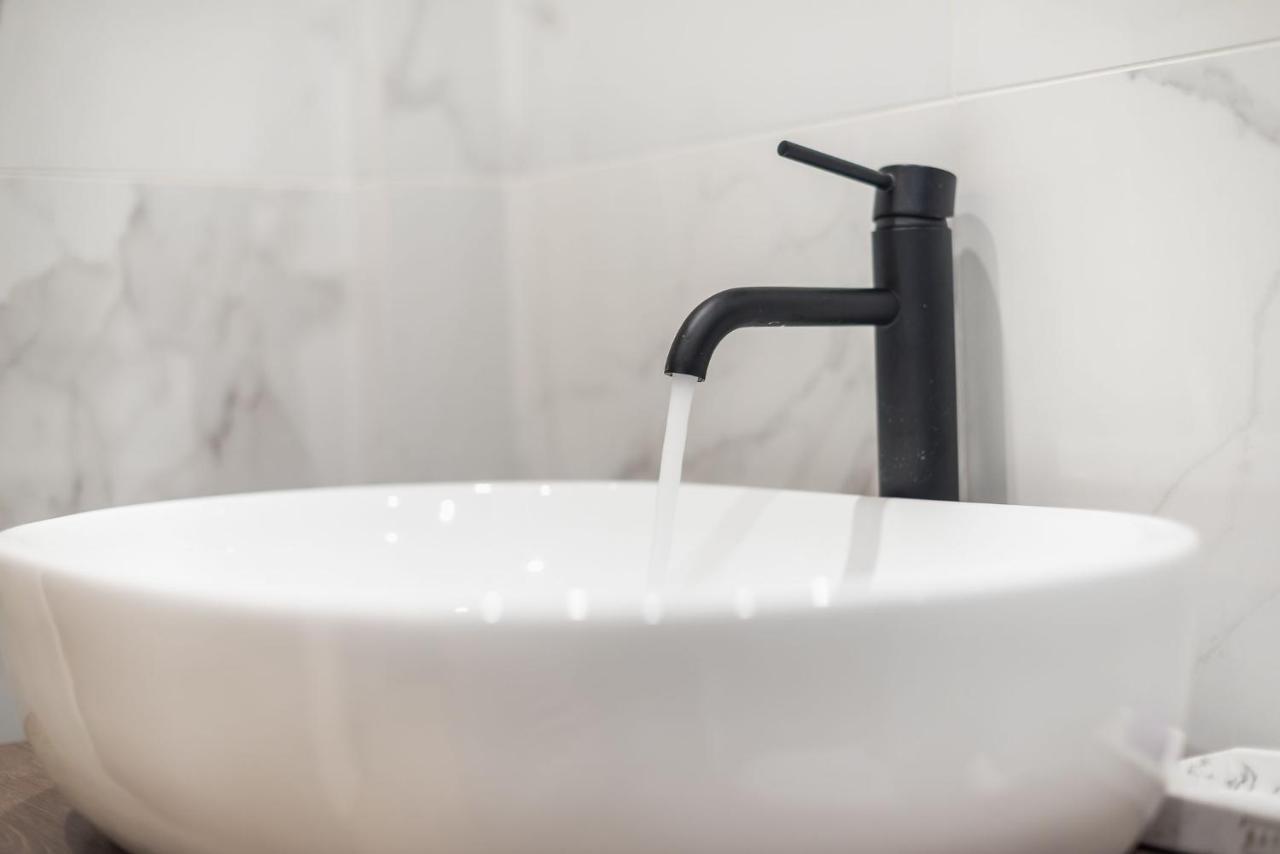 Beautiful & Renovated Aprtm In Piraeus Apartment Luaran gambar